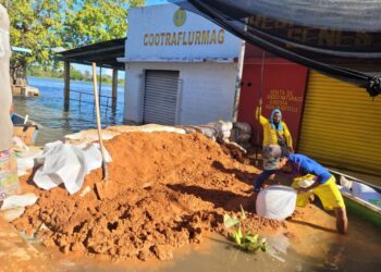 Así contienen las inundaciones en El Banco