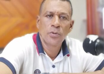 Capturan a periodista deportivo acusado de amenazar y golpear a su excompañera