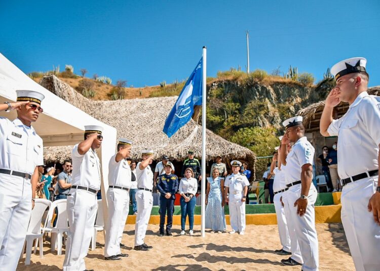 Entregan distinción de bandera azul en Playa Blanca
