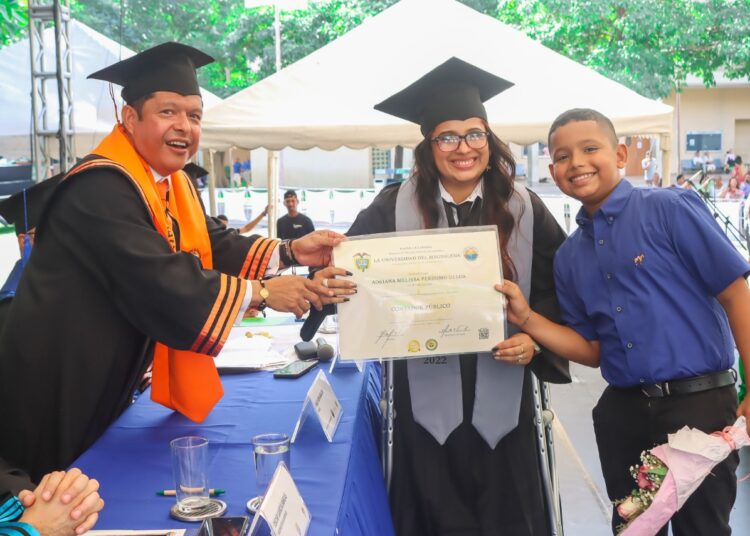 La perseverancia de una estudiante le hace ganar la batalla al cáncer