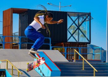 El plan: hacer skateboarding en el Camellón de la Bahía