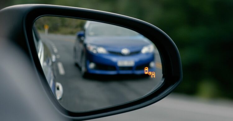 Los ladrones no respetan ni los espejos de los carros, en Santa Marta