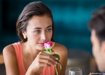 Las mujeres pueden oler si un hombre está soltero, según estudio