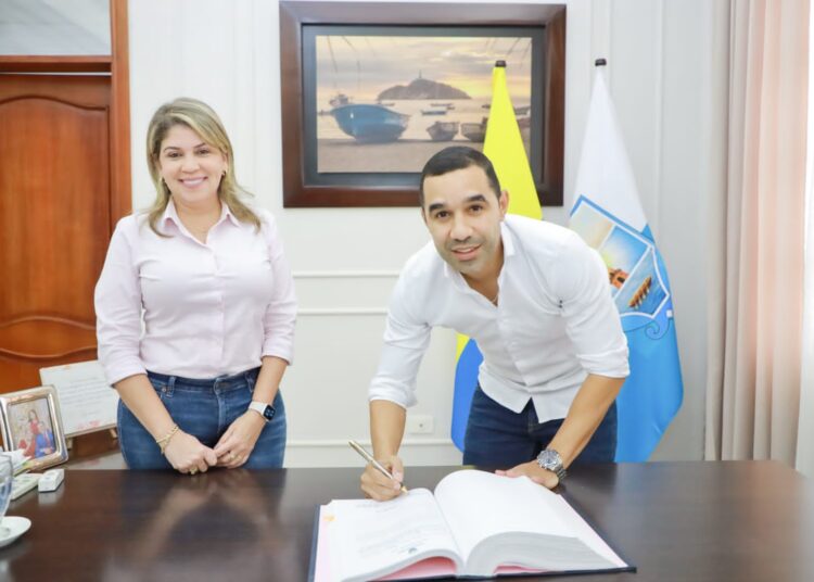 Remezón en el gabinete distrital: entran cuatro funcionarios