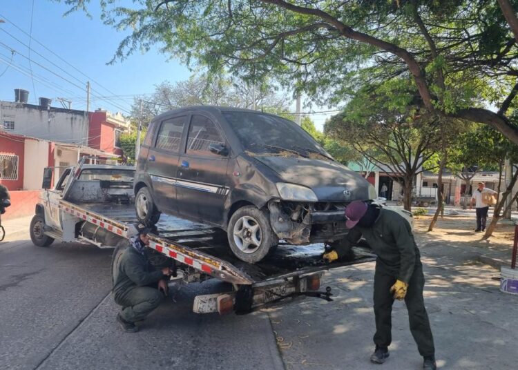 La estrategia para retirar vehículos abandonados en vías públicas de Santa Marta