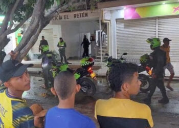 Asonada en El Retén tras muerte de menor en procedimiento policial