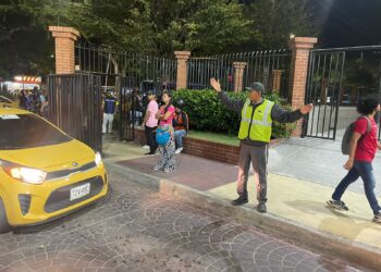 La movilidad afuera del Buenavista: un dolor de cabeza