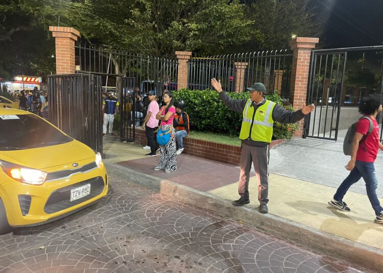 La movilidad afuera del Buenavista: un dolor de cabeza