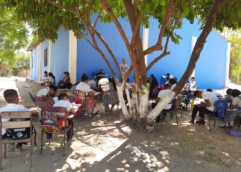 No terminan colegio en San Zenón y los niños reciben clases bajo un árbol