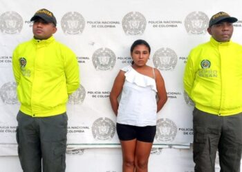 Capturan a mujer que golpeaba brutalmente a su hija, en Santa Marta