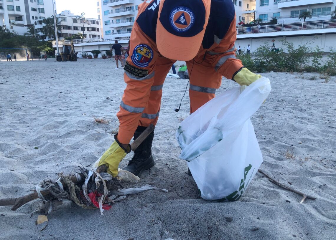 Retiran 12 toneladas de residuos de la desembocadura del río Manzanares