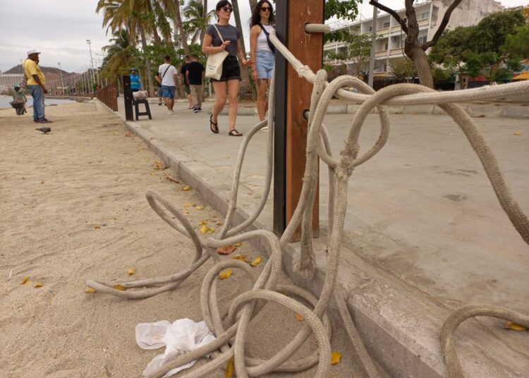 El Malecón de la Bahía: víctima del vandalismo y la incultura ciudadana