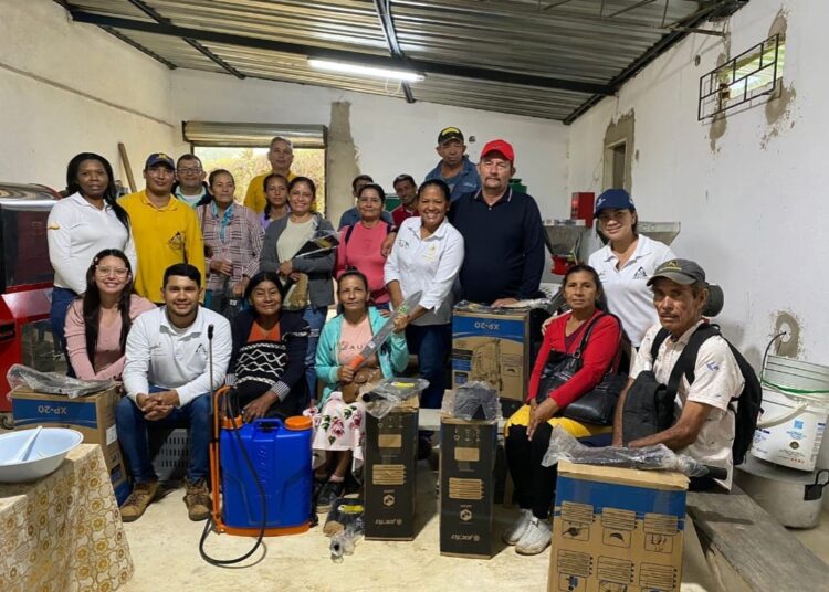 Entregan insumos para mejorar la producción de café en la Sierra Nevada