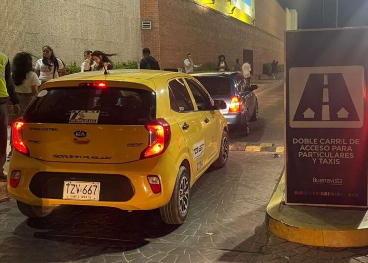 Tenga en cuenta: ya no entrarán más taxis al Centro Comercial Buenavista