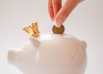 Mujeres de estratos 1, 2 y 3 revelan 20 trucos recursivos para ahorrar en Colombia