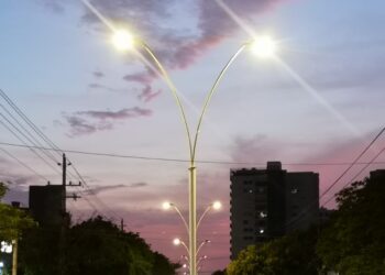 Recuperan alumbrado público afectado por hurto en la avenida del Liberador