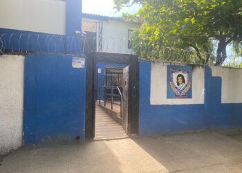 Denuncian situaciones de riesgo a la salida del IED Laura Vicuña