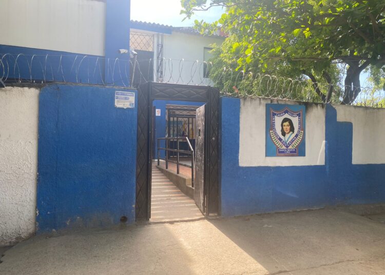 Denuncian situaciones de riesgo a la salida del IED Laura Vicuña