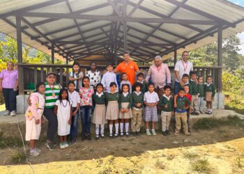 Revisan condiciones de colegios en la Sierra Nevada