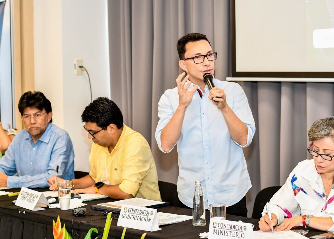 Caicedo reapareció en cumbre de diputados en Santa Marta