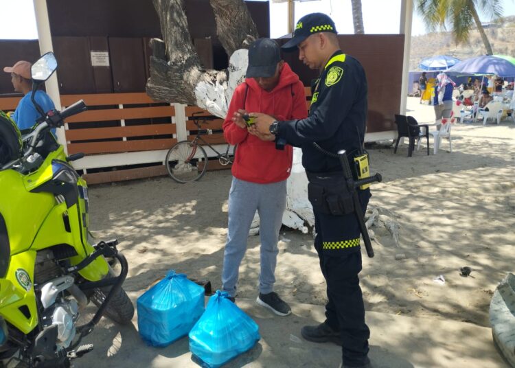 Incautaron 237 alimentos en mal  estado en la playa de El Rodadero