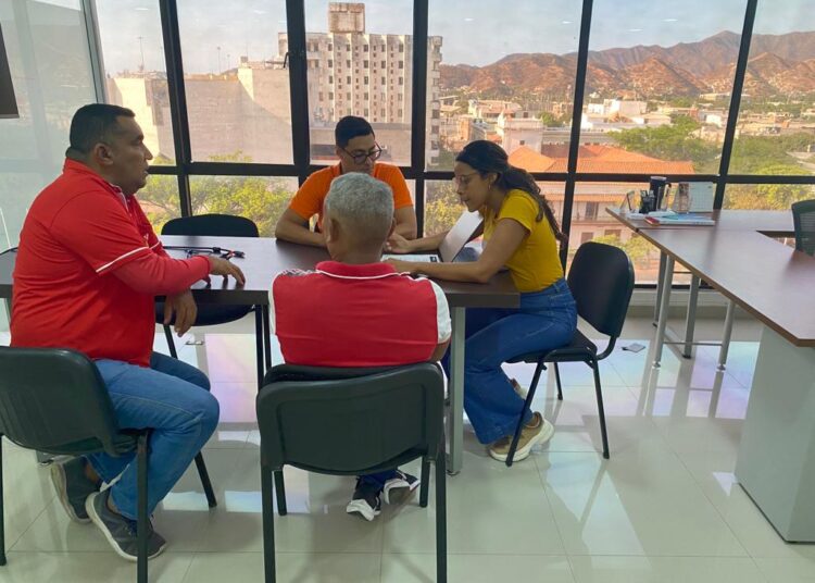 Suspenden a 2 taxistas que transitaron sobre una zona peatonal en Santa Marta