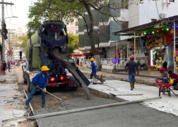 Instalan más de 400 metros redes de alcantarillado del colector Tamacá