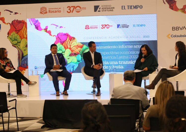 “Diálogos sobre transición deben generar oportunidades de desarrollo”: rector Pablo Vera