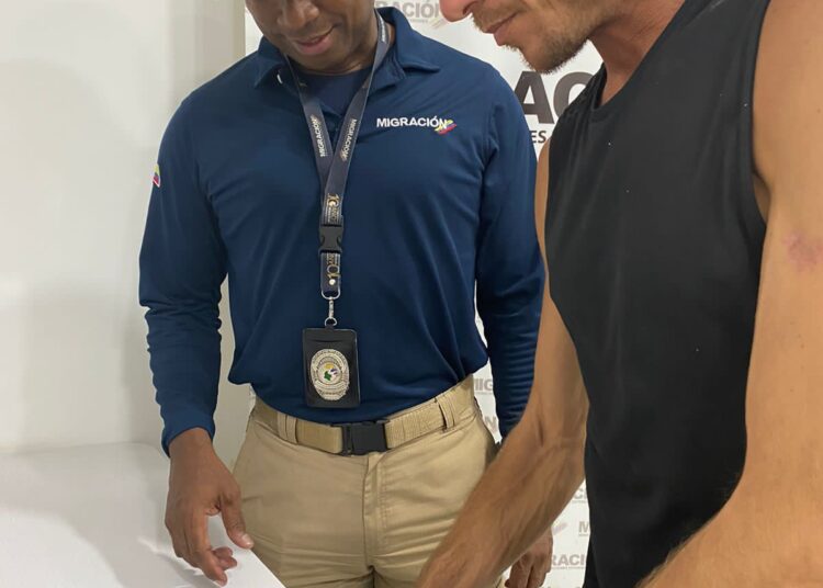 Expulsado ciudadano de Kasajistán por alteraciones del orden público en Taganga