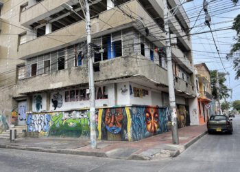 Recuperan espacio público en el edificio de Cajanal