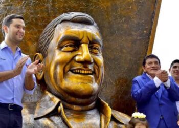 Inauguran estatua en honor a Poncho Zuleta
