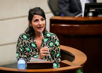 Gobierno estudia tarifa diferencial para precios de la gasolina