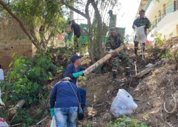 En Taganga recogieron 3.2 toneladas de basuras de las quebradas