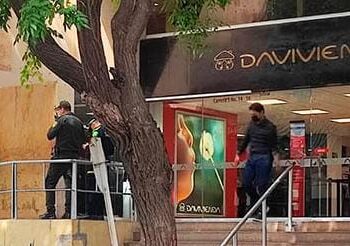 Pistoleros roban dinero del Banco Davivienda en Santa Marta