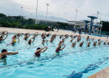 AquaZumba sumerge a los samarios en diversión acuática y bienestar físico