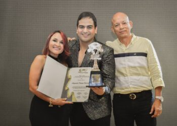 Un merecido homenaje al cantante vallenato Alejandro Palacio