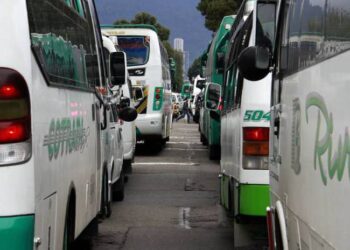 Paro de conductores de buses en vías del Magdalena