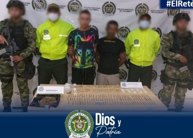 Caen dos presuntos vendedores de drogas en El Retén