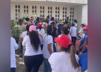 Madres comunitarias vuelven a protestar por deuda en Santa Marta