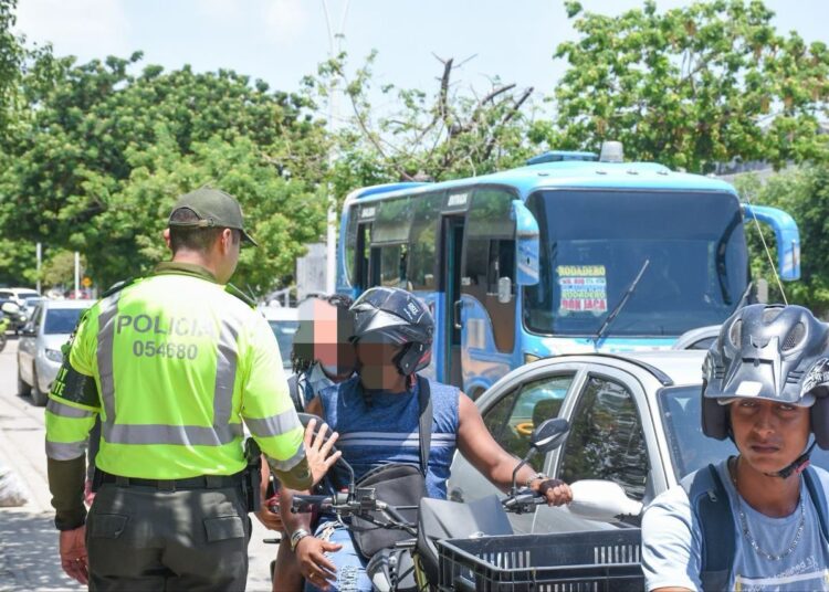 Controles para disminuir accidentalidad cerca a los colegios de Santa Marta