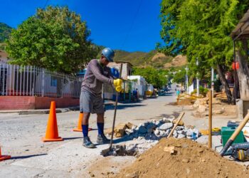 Desconectan puntos irregulares de agua en barrios de Santa Marta
