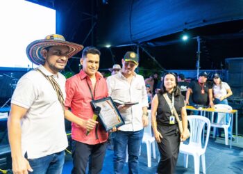Jorge Celedón recibe homenaje por su trayectoria