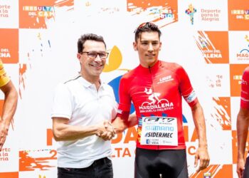 Premian a los ganadores de la tercera etapa de la Vuelta Ciclística al Magdalena
