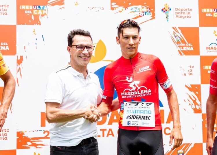 Premian a los ganadores de la tercera etapa de la Vuelta Ciclística al Magdalena