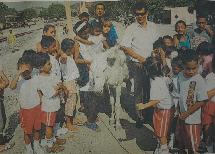 El día que en el barrio San Jorge de Santa Marta adoptaron un burro