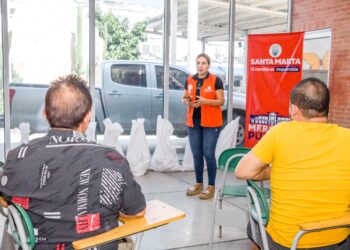 Alcaldía samaria entregó ayuda a 21 afectados por incendio en el mercado público
