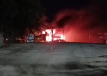 En Isla del Rosario menor murió arrollada por bus y comunidad quemó el vehículo