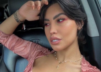 Ana del Castillo casi se ‘agarra’ con falso agente de tránsito