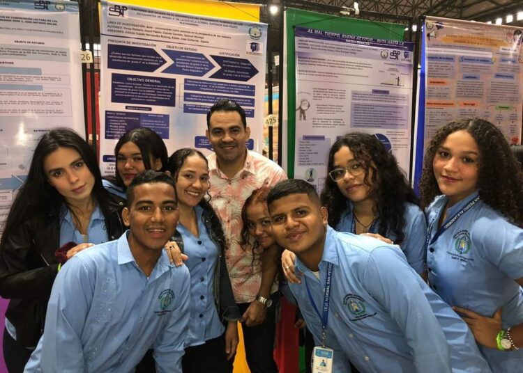 La IED Normal Superior representa a Santa Marta en feria de Ciencia y Tecnología de Brasil