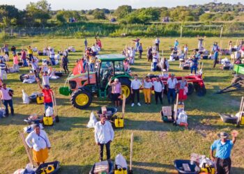 Maquinaria para campesinos, obras menores y mejoramiento de vías en Pinto